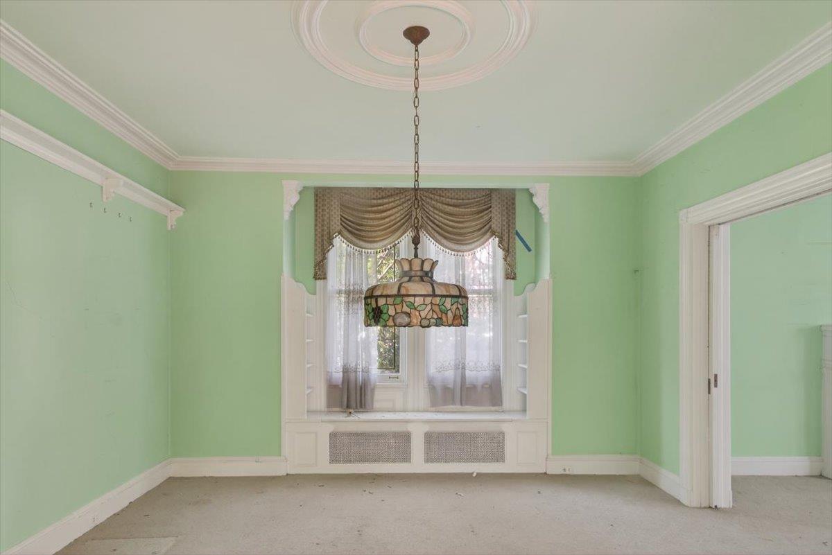 134 Warner Avenue, Roslyn Heights, NY 11577