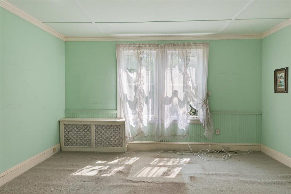 134 Warner Avenue, Roslyn Heights, NY 11577