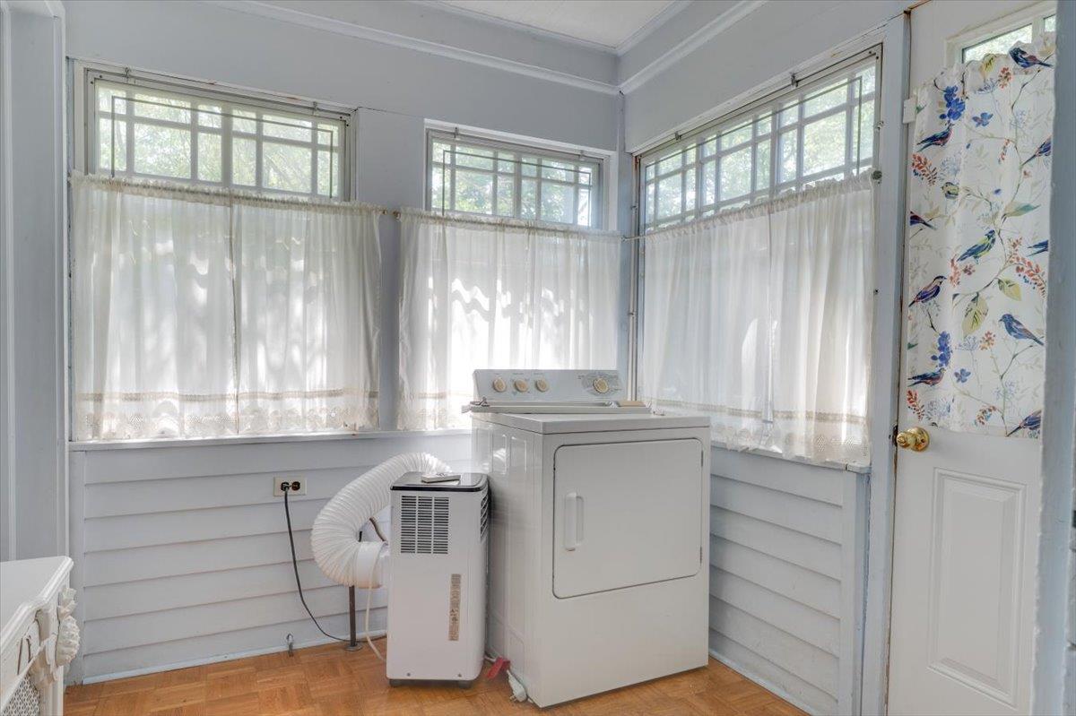 134 Warner Avenue, Roslyn Heights, NY 11577