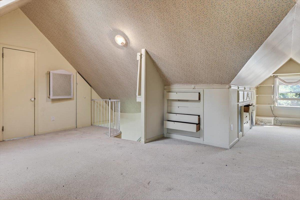 134 Warner Avenue, Roslyn Heights, NY 11577