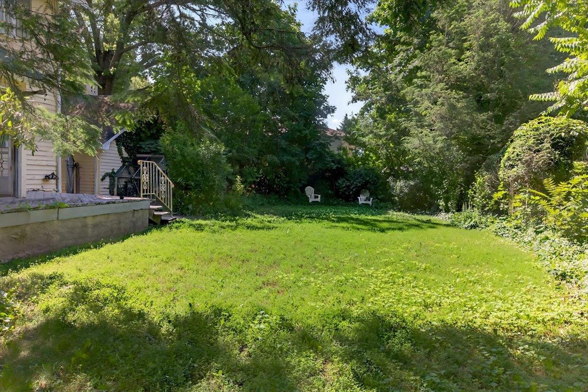 134 Warner Avenue, Roslyn Heights, NY 11577