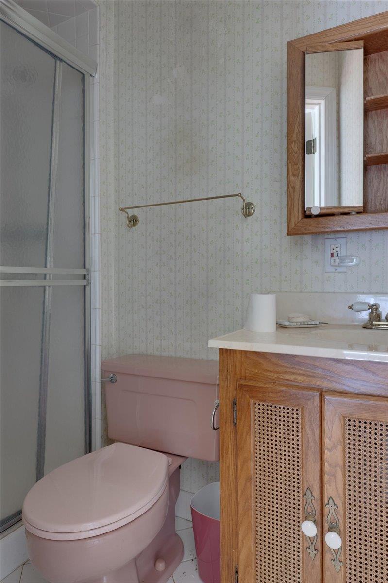 134 Warner Avenue, Roslyn Heights, NY 11577