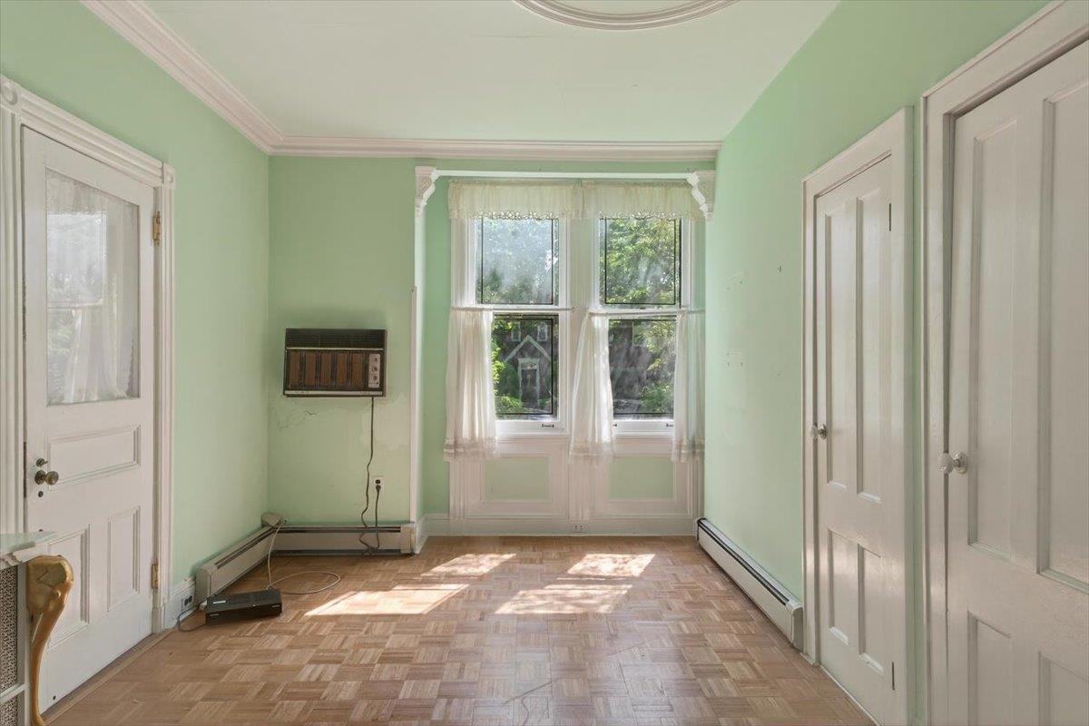 134 Warner Avenue, Roslyn Heights, NY 11577