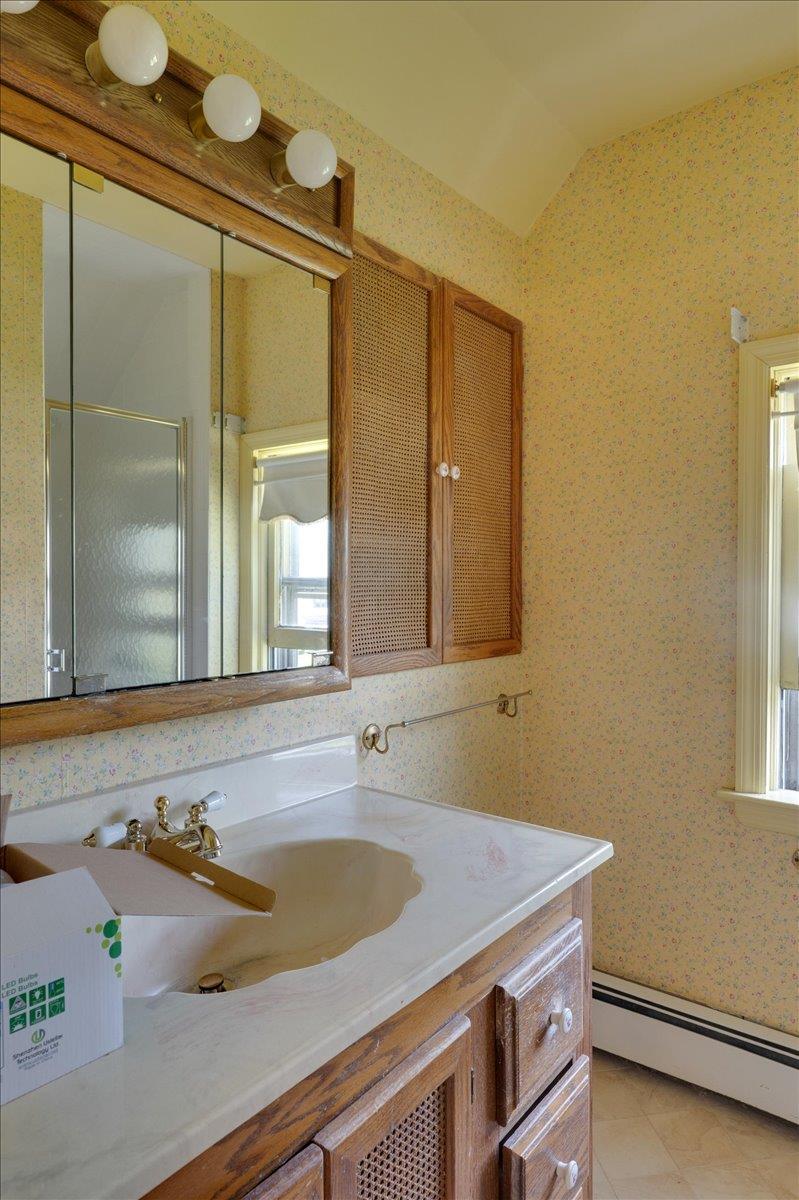 134 Warner Avenue, Roslyn Heights, NY 11577