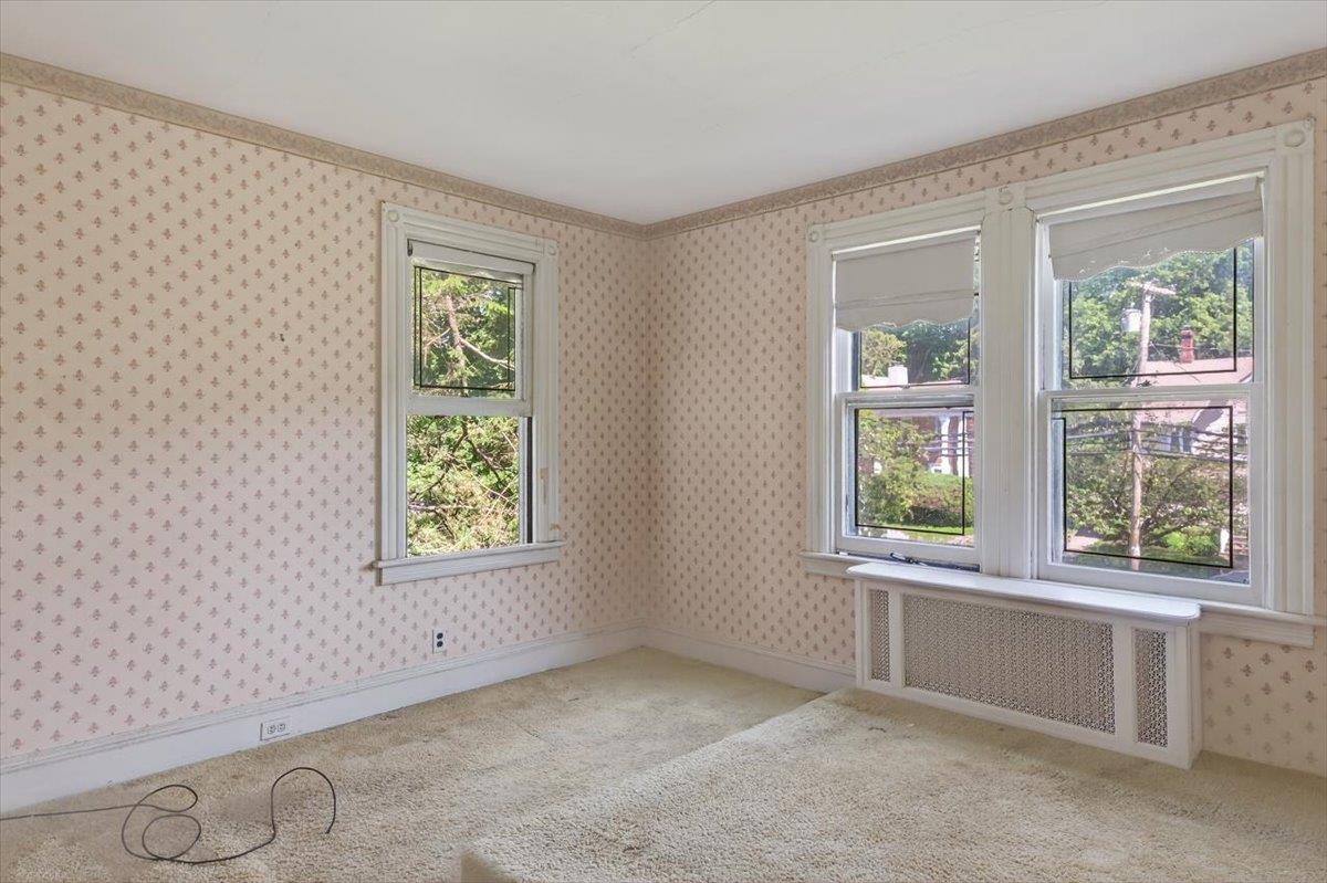 134 Warner Avenue, Roslyn Heights, NY 11577