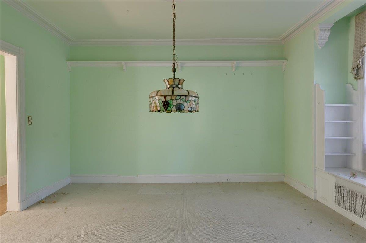 134 Warner Avenue, Roslyn Heights, NY 11577