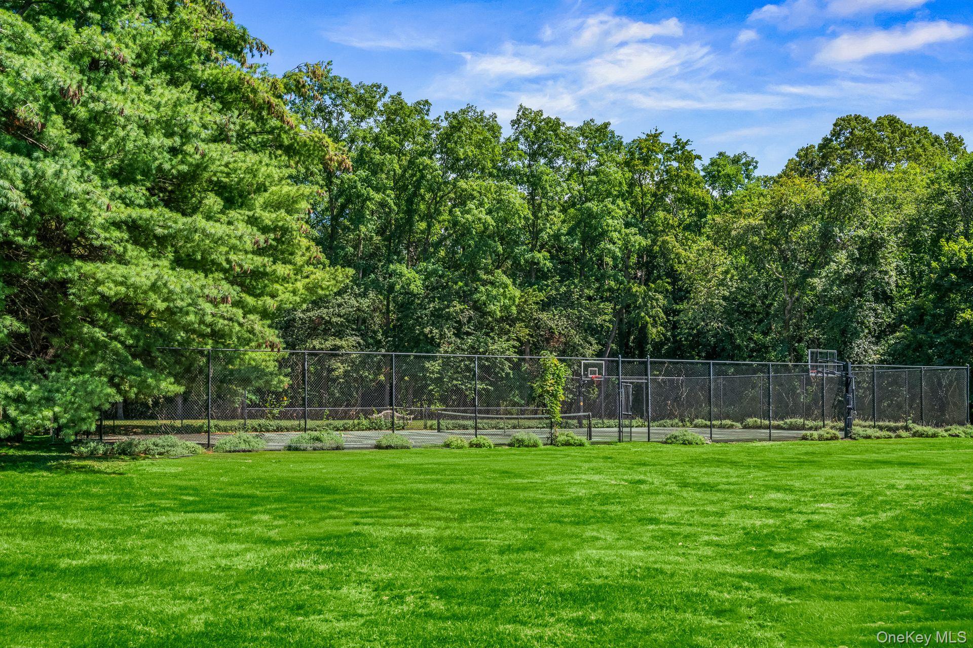 4 Red Fox Lane, Upper Brookville, NY 11545