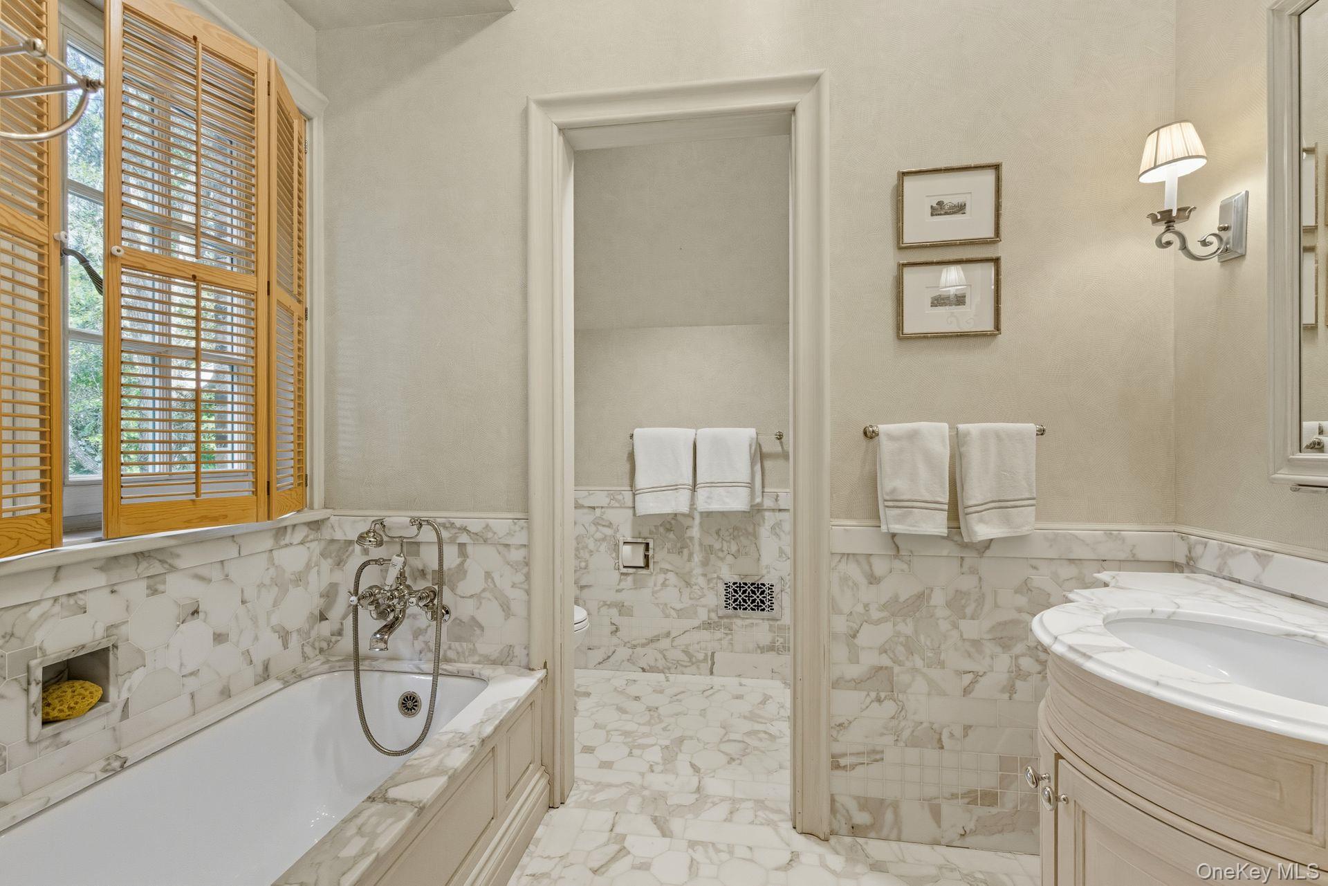 4 Red Fox Lane, Upper Brookville, NY 11545