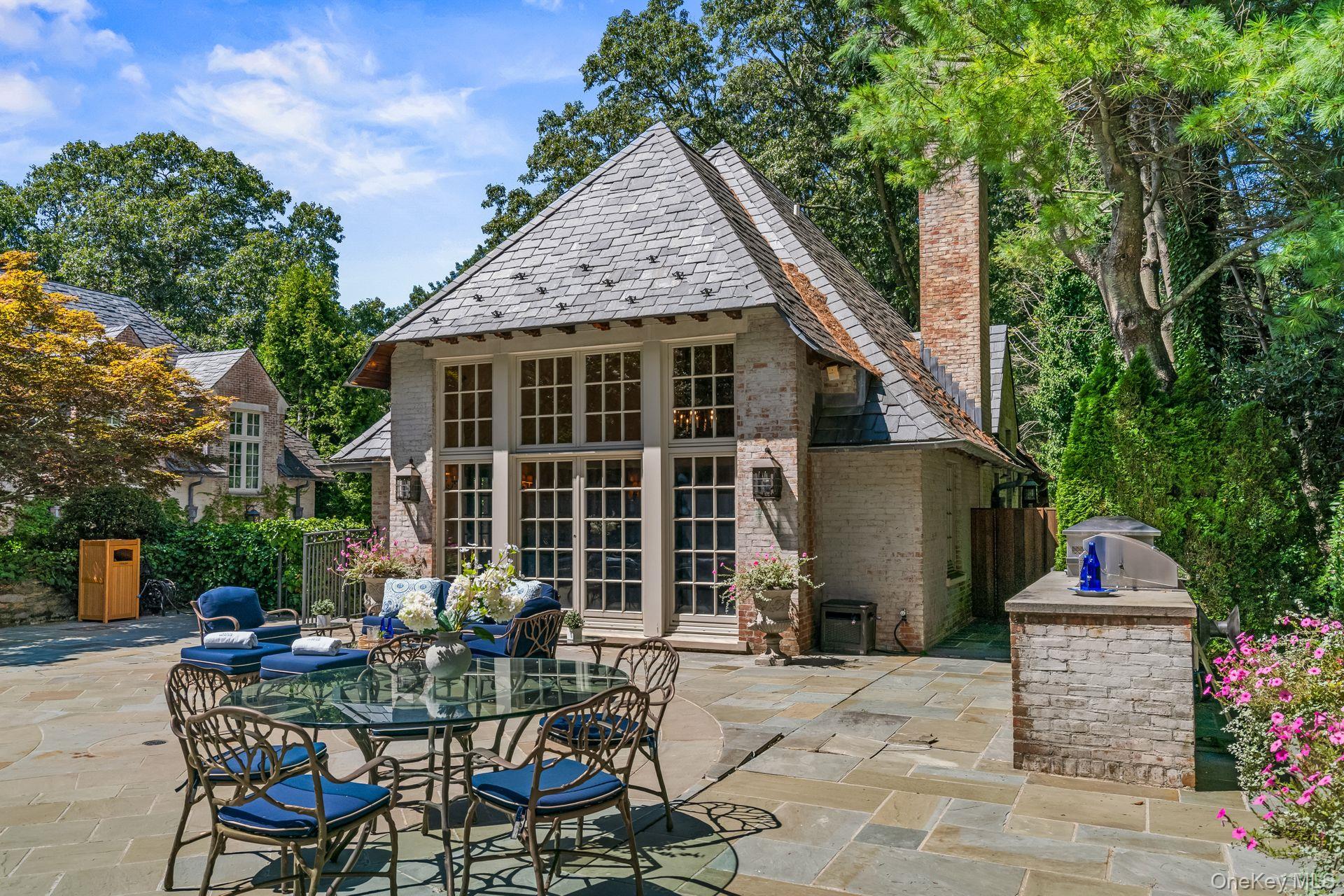 4 Red Fox Lane, Upper Brookville, NY 11545