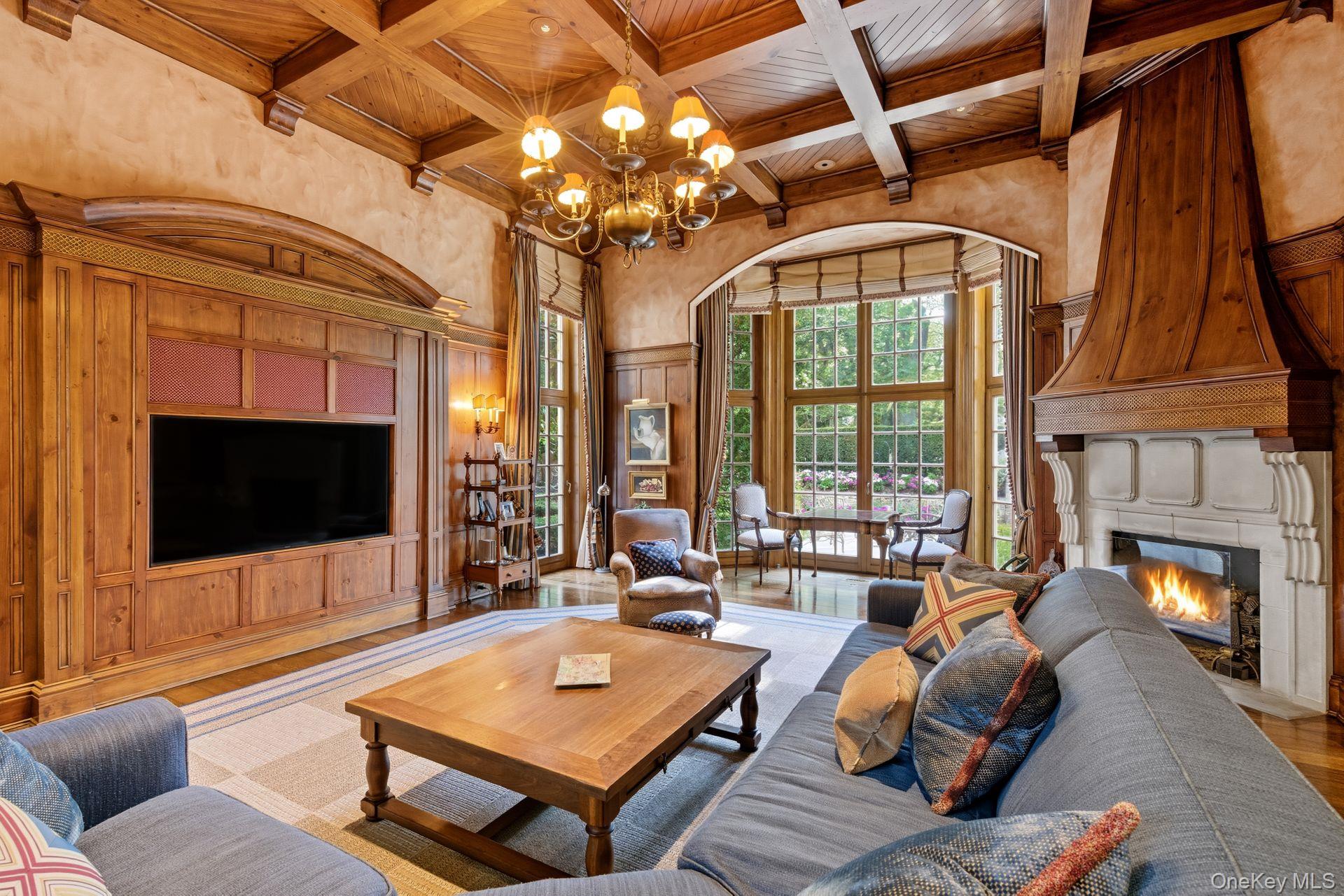 4 Red Fox Lane, Upper Brookville, NY 11545