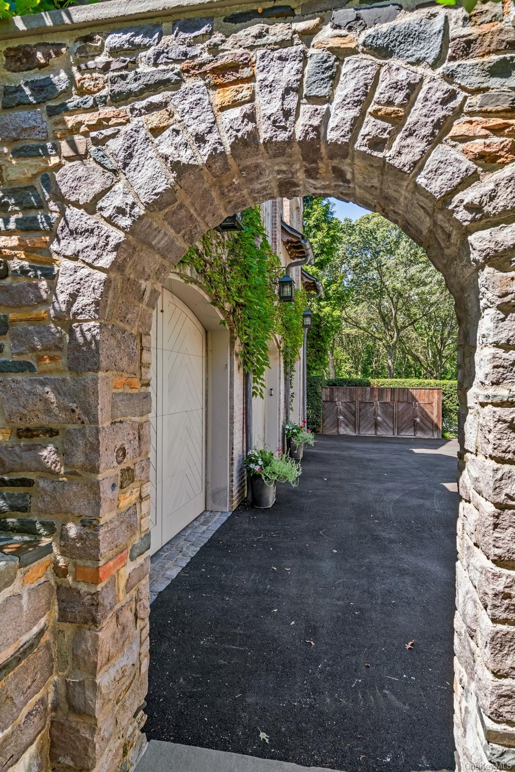 4 Red Fox Lane, Upper Brookville, NY 11545