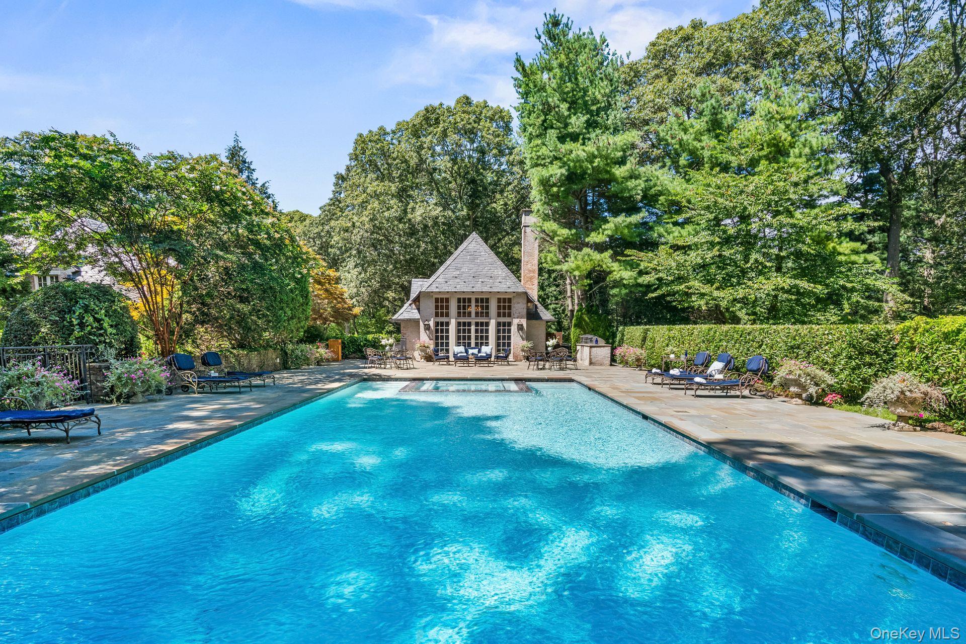 4 Red Fox Lane, Upper Brookville, NY 11545