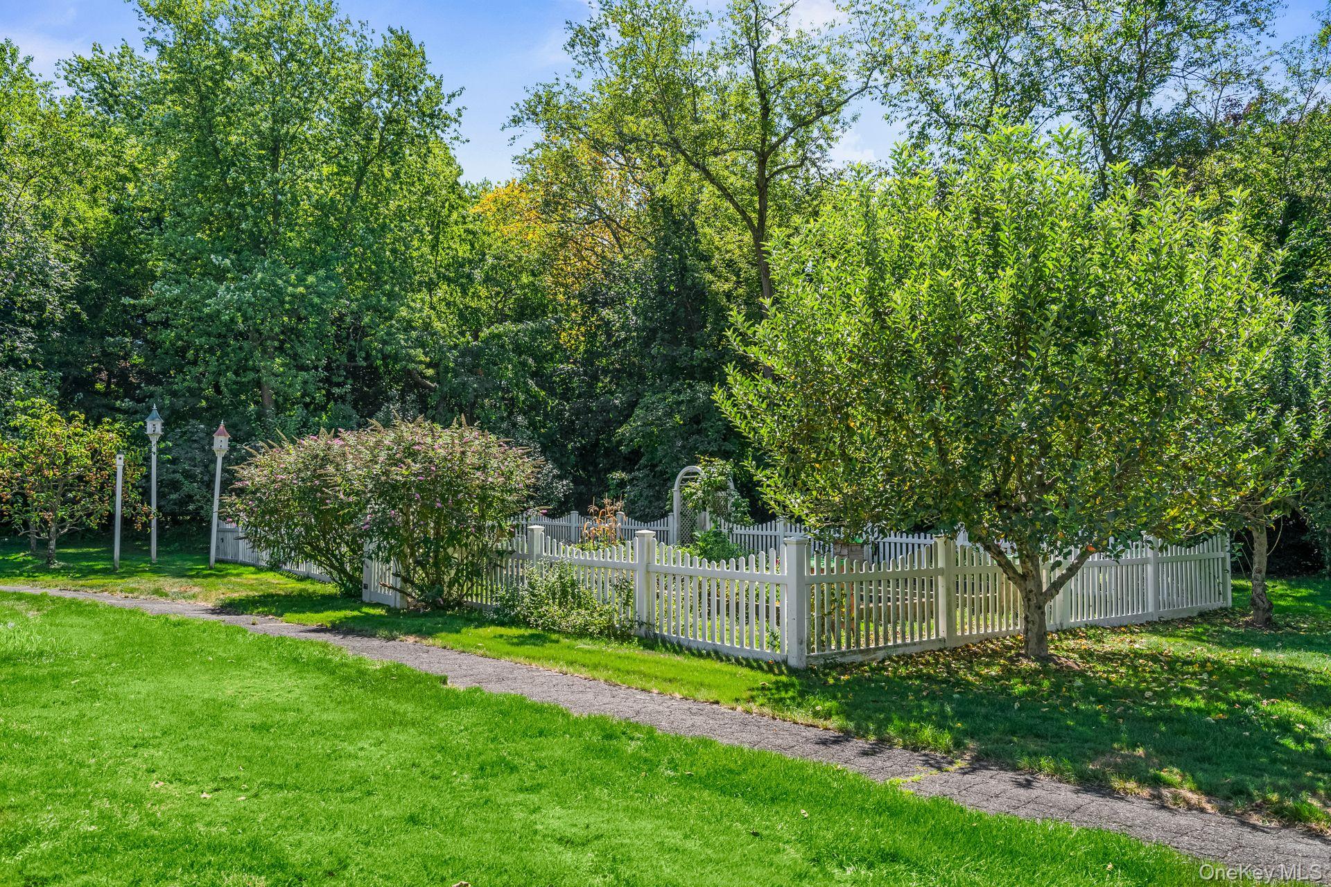 4 Red Fox Lane, Upper Brookville, NY 11545