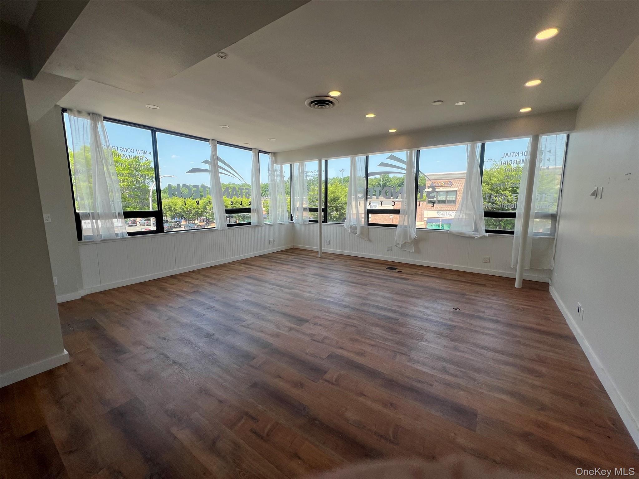 938 Port Washington Boulevard # 2, Port Washington, NY 11050