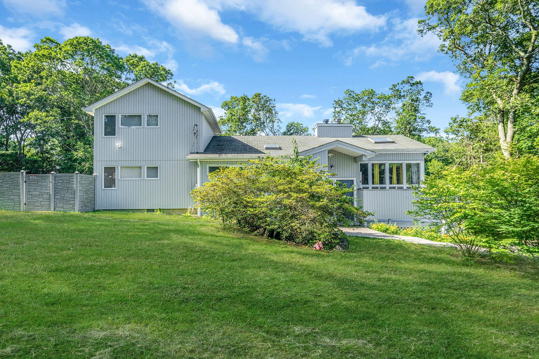 26 Liber Boulevard, Farmingville, NY 11738