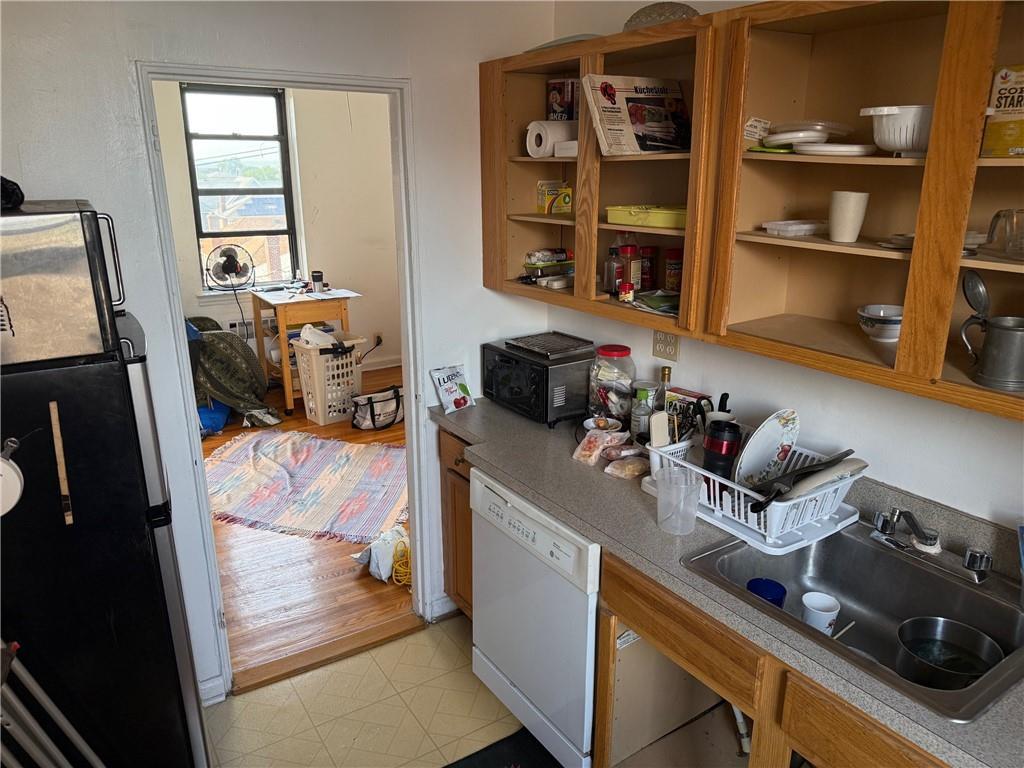 128-11 Newport # 4C, Rockaway Park, NY 11694