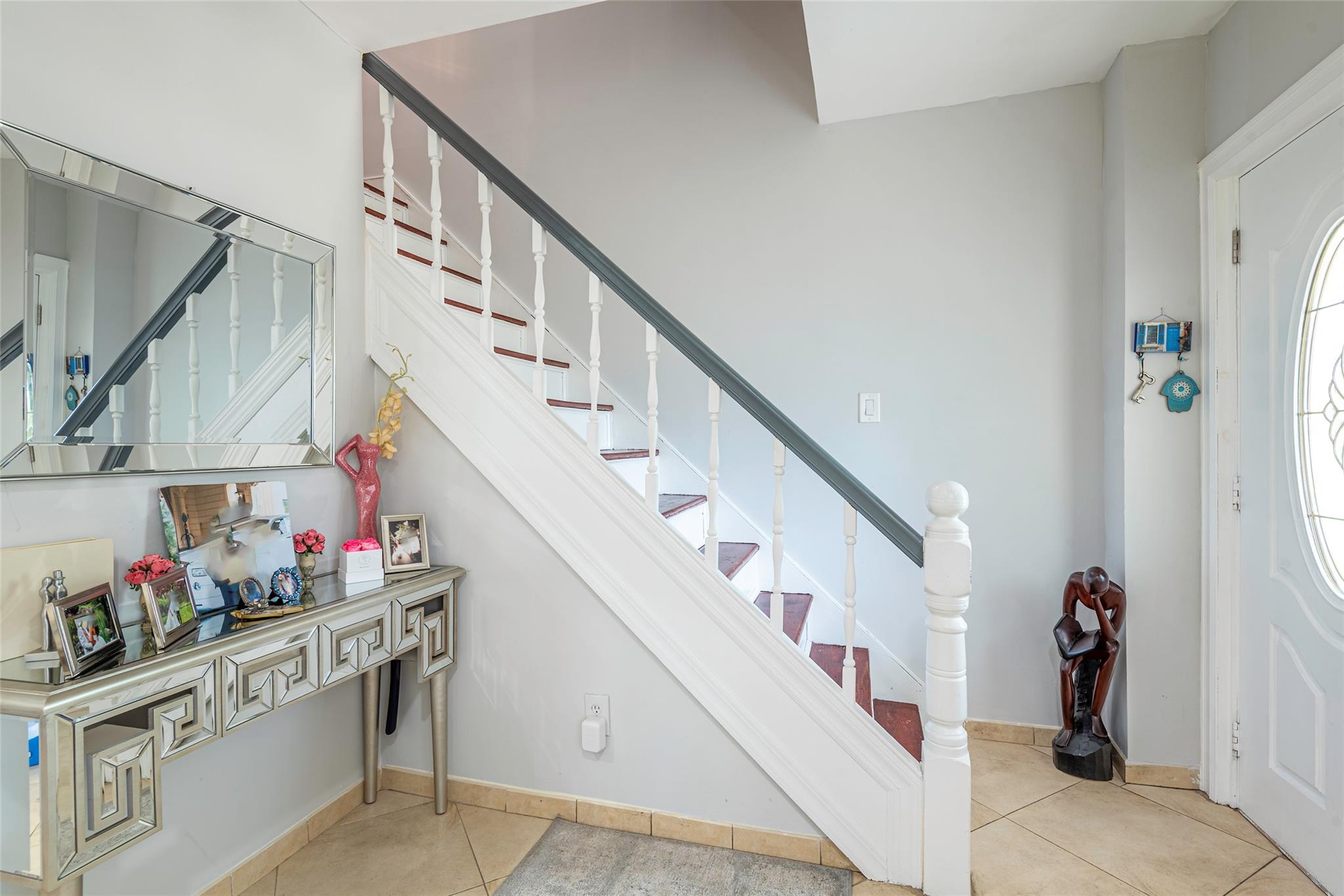 17 Hicks Lane, Great Neck, NY 11024