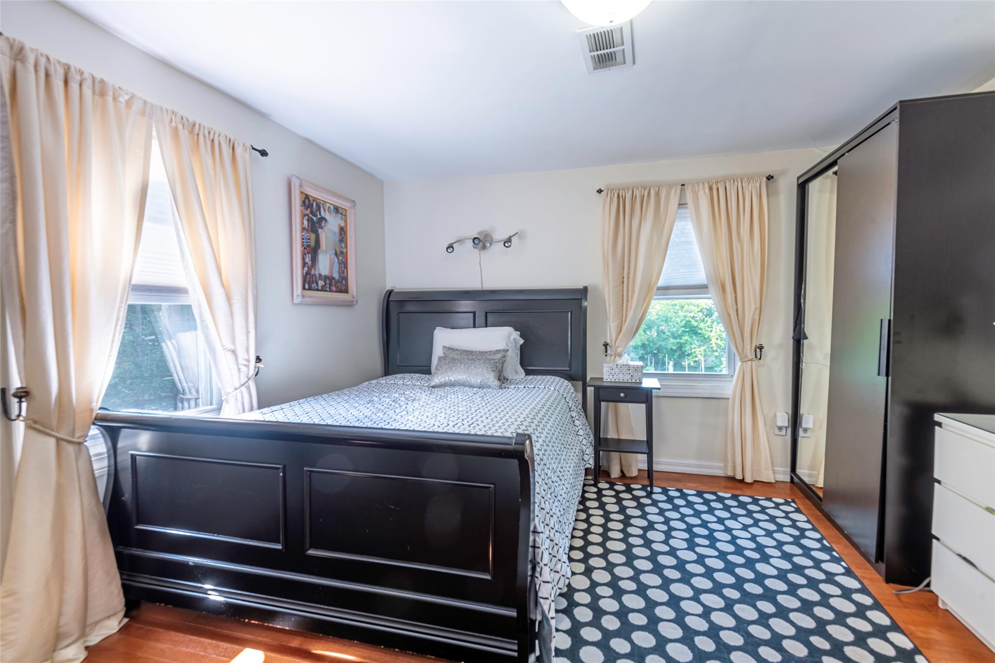 17 Hicks Lane, Great Neck, NY 11024