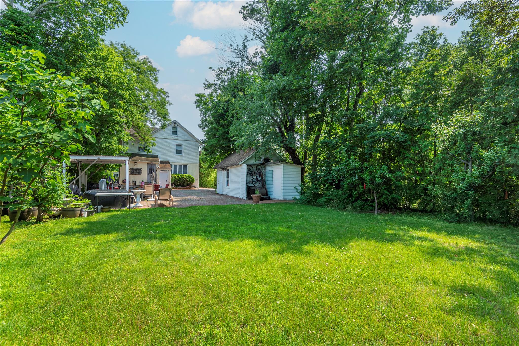 17 Hicks Lane, Great Neck, NY 11024