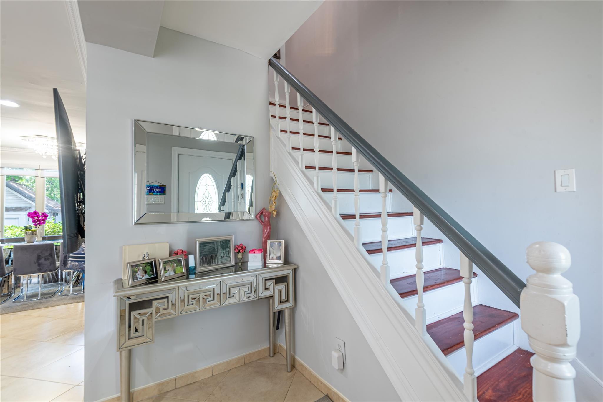 17 Hicks Lane, Great Neck, NY 11024