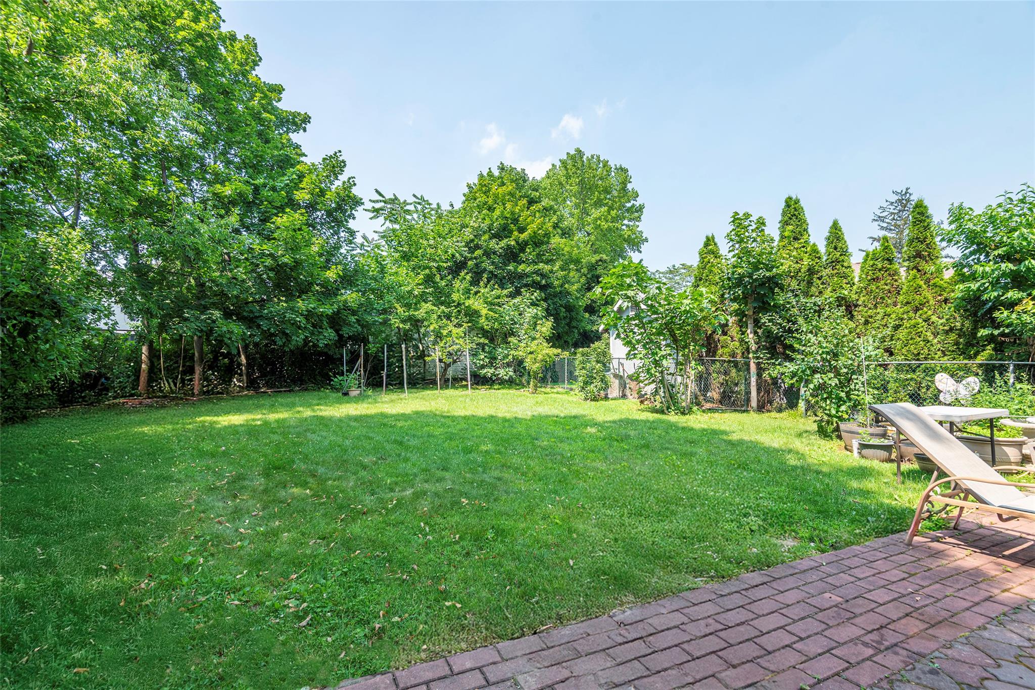 17 Hicks Lane, Great Neck, NY 11024