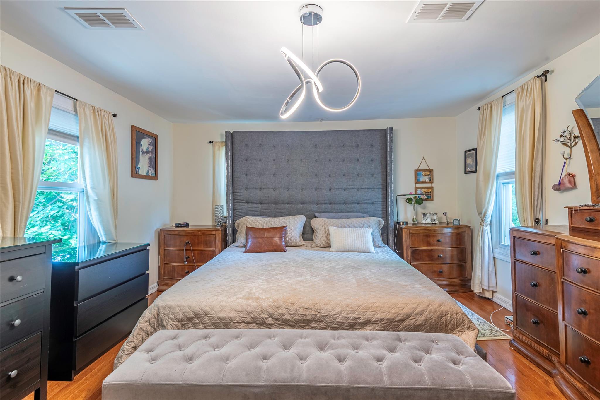 17 Hicks Lane, Great Neck, NY 11024