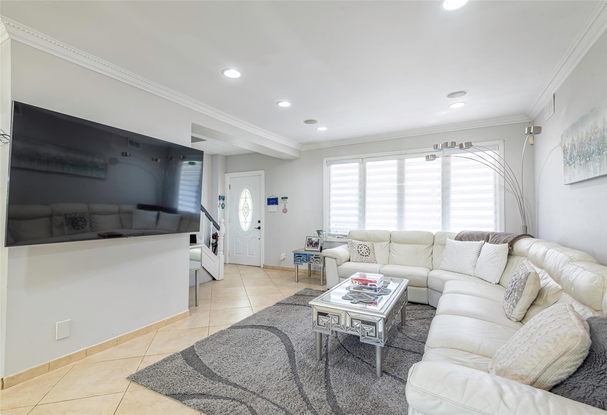 17 Hicks Lane, Great Neck, NY 11024