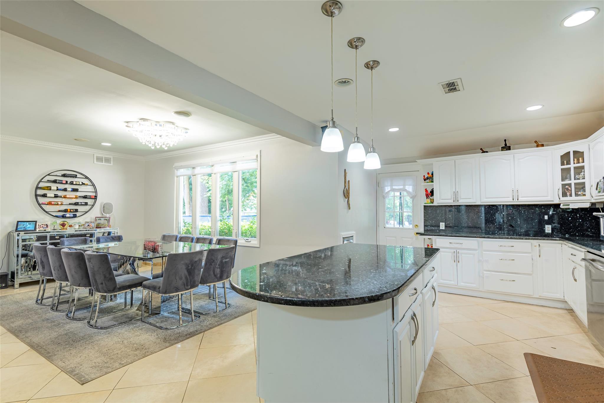 17 Hicks Lane, Great Neck, NY 11024