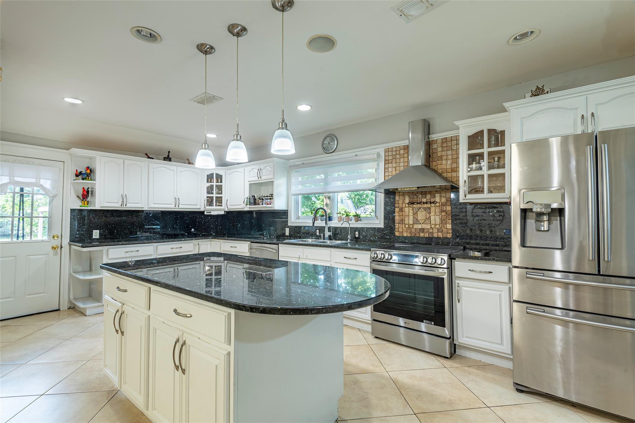 17 Hicks Lane, Great Neck, NY 11024