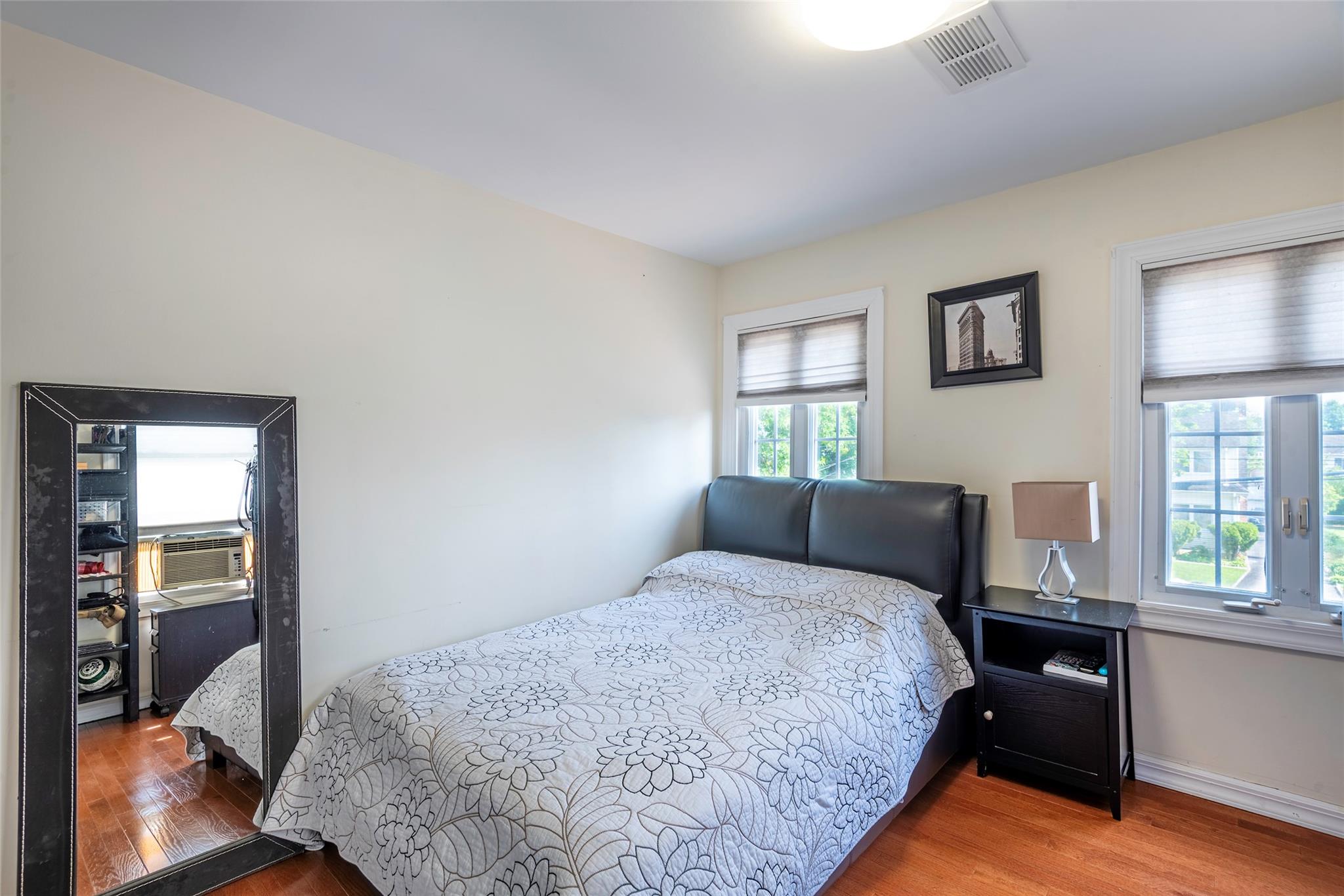 17 Hicks Lane, Great Neck, NY 11024