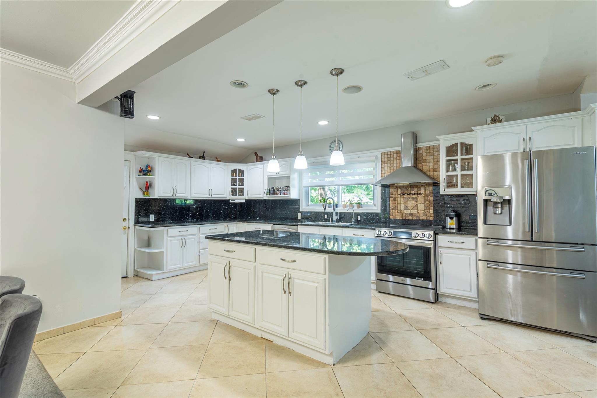 17 Hicks Lane, Great Neck, NY 11024