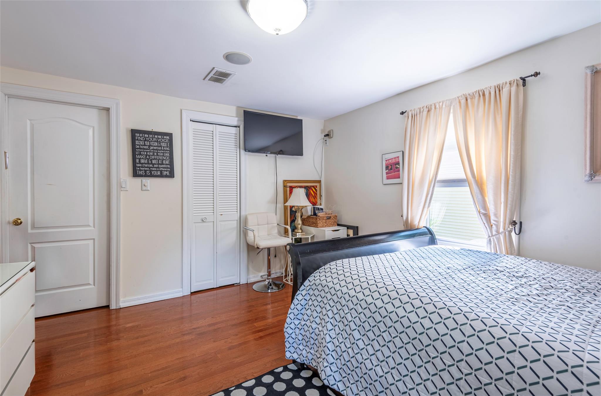 17 Hicks Lane, Great Neck, NY 11024