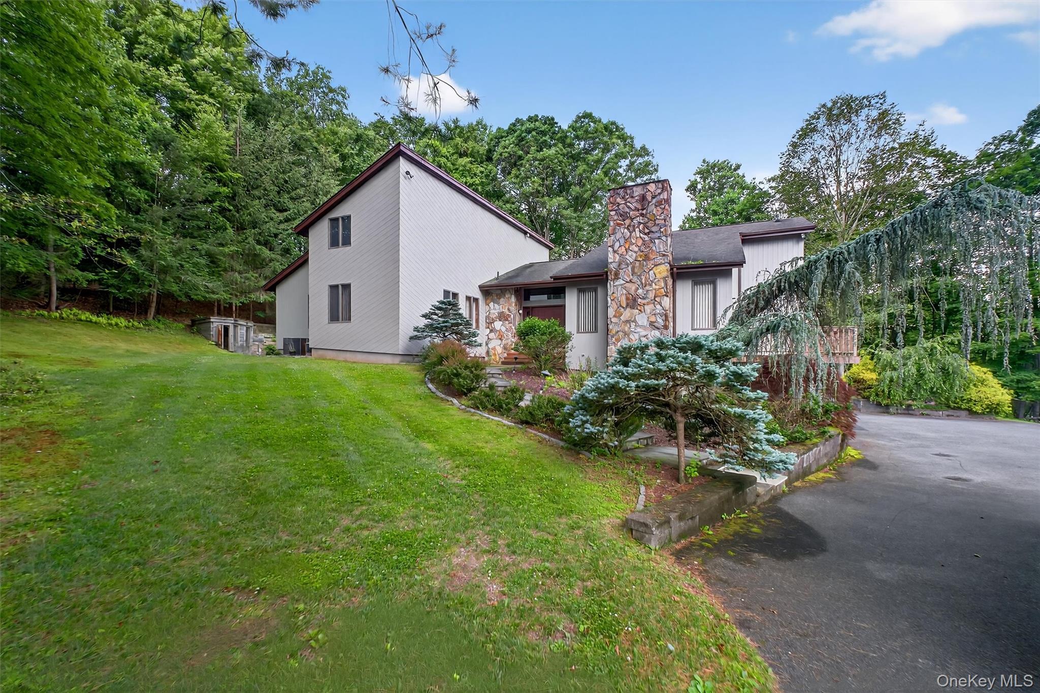 35 Greenlawn Road, Amawalk, NY 10501