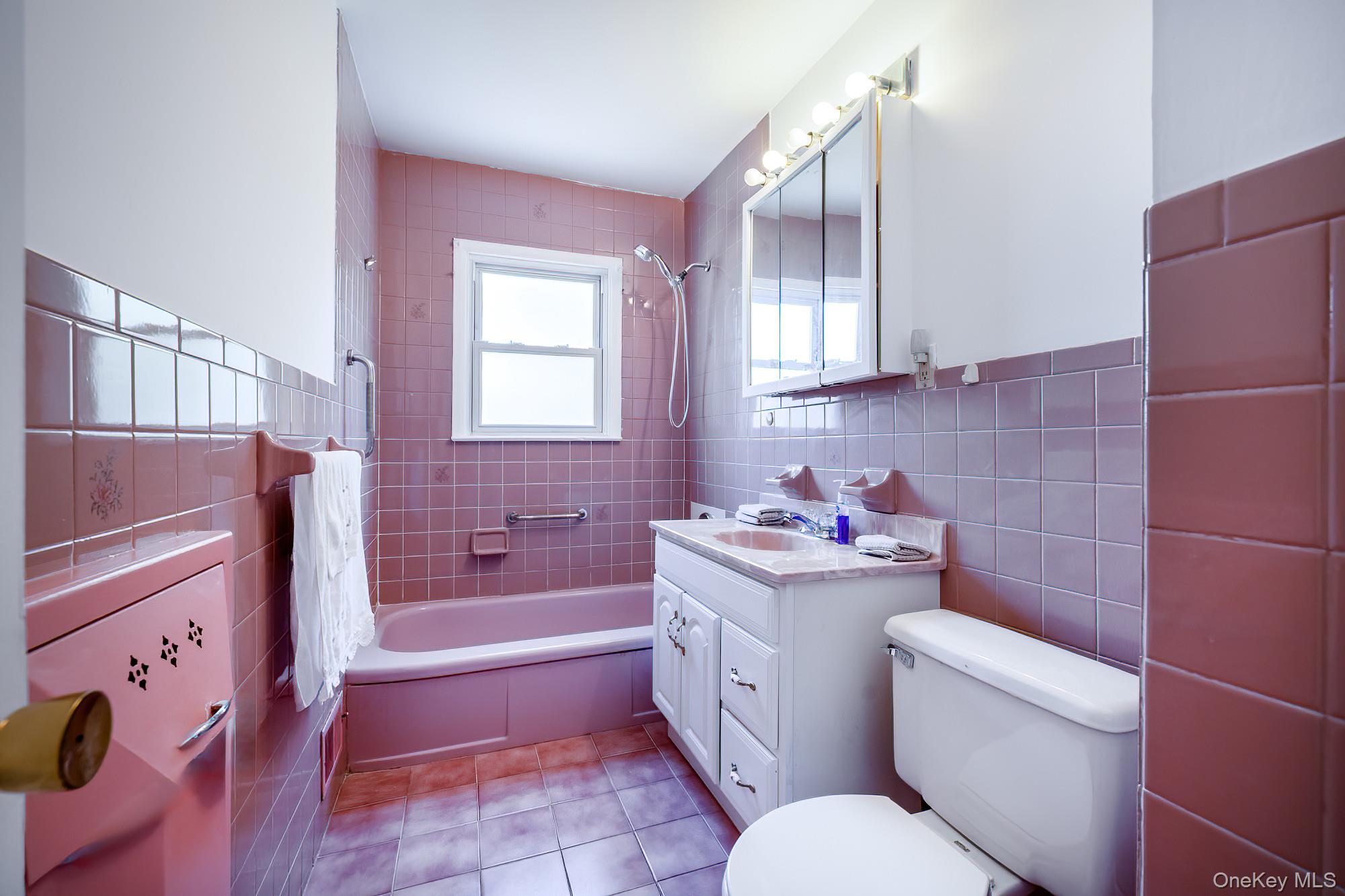 18 Gainsborg Avenue E, West Harrison, NY 10604