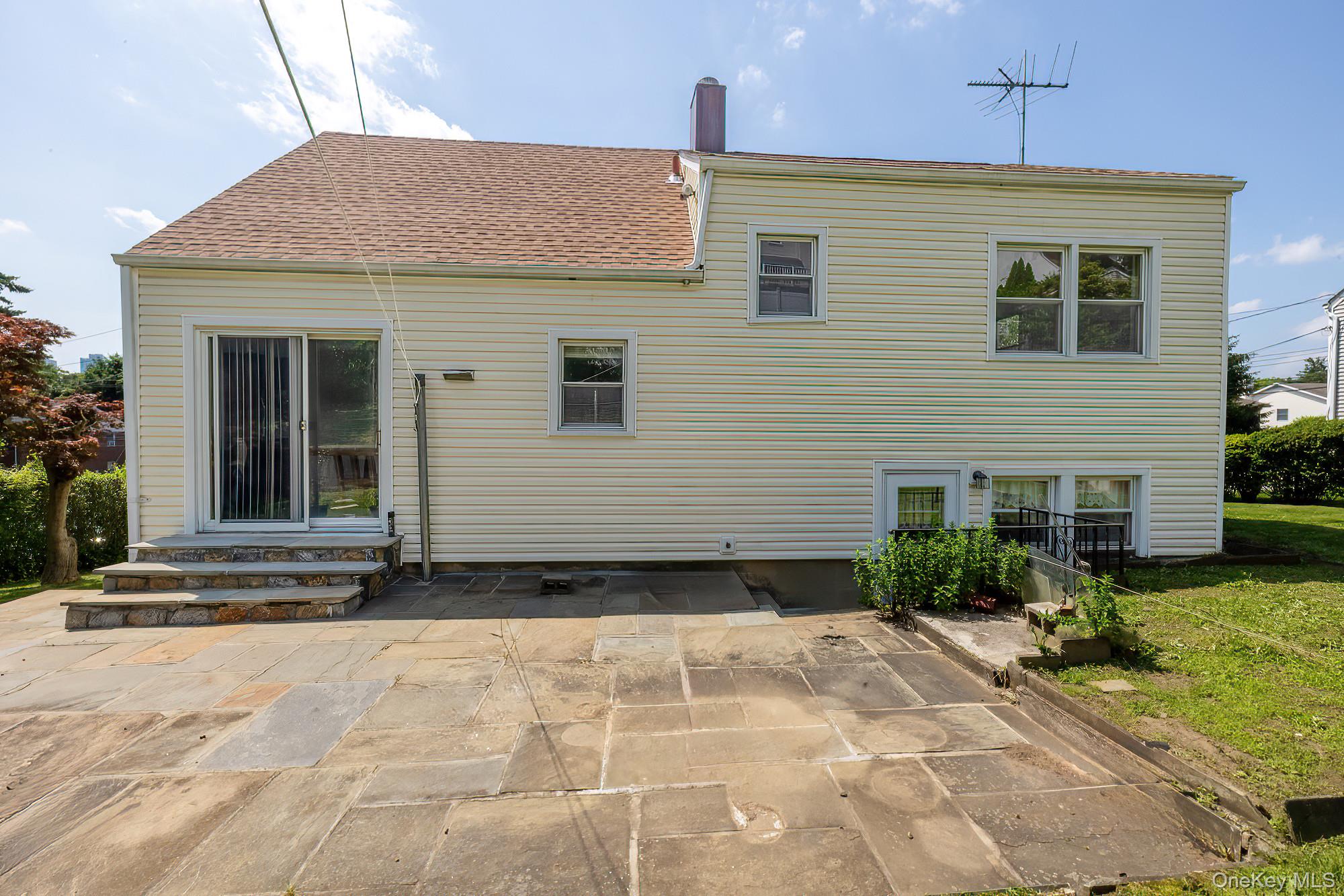 18 Gainsborg Avenue E, West Harrison, NY 10604