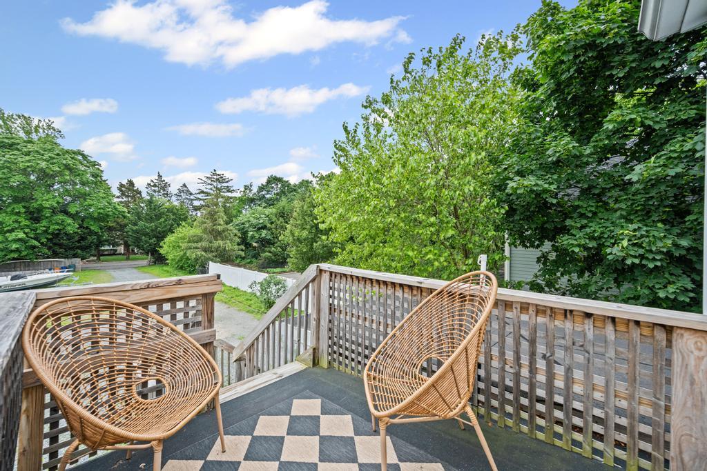 425 Lake Avenue, Saint James, NY 11780