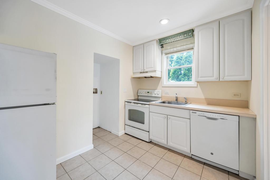 425 Lake Avenue, Saint James, NY 11780