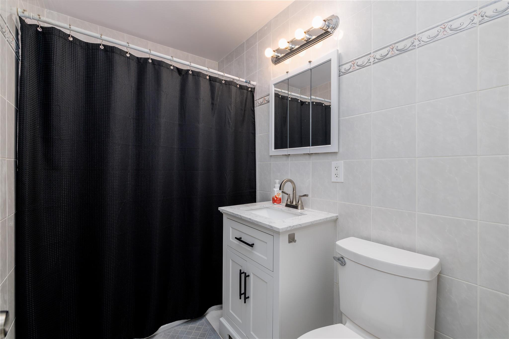 71-12 260 Street # H  1st Floor, Glen Oaks, NY 11004