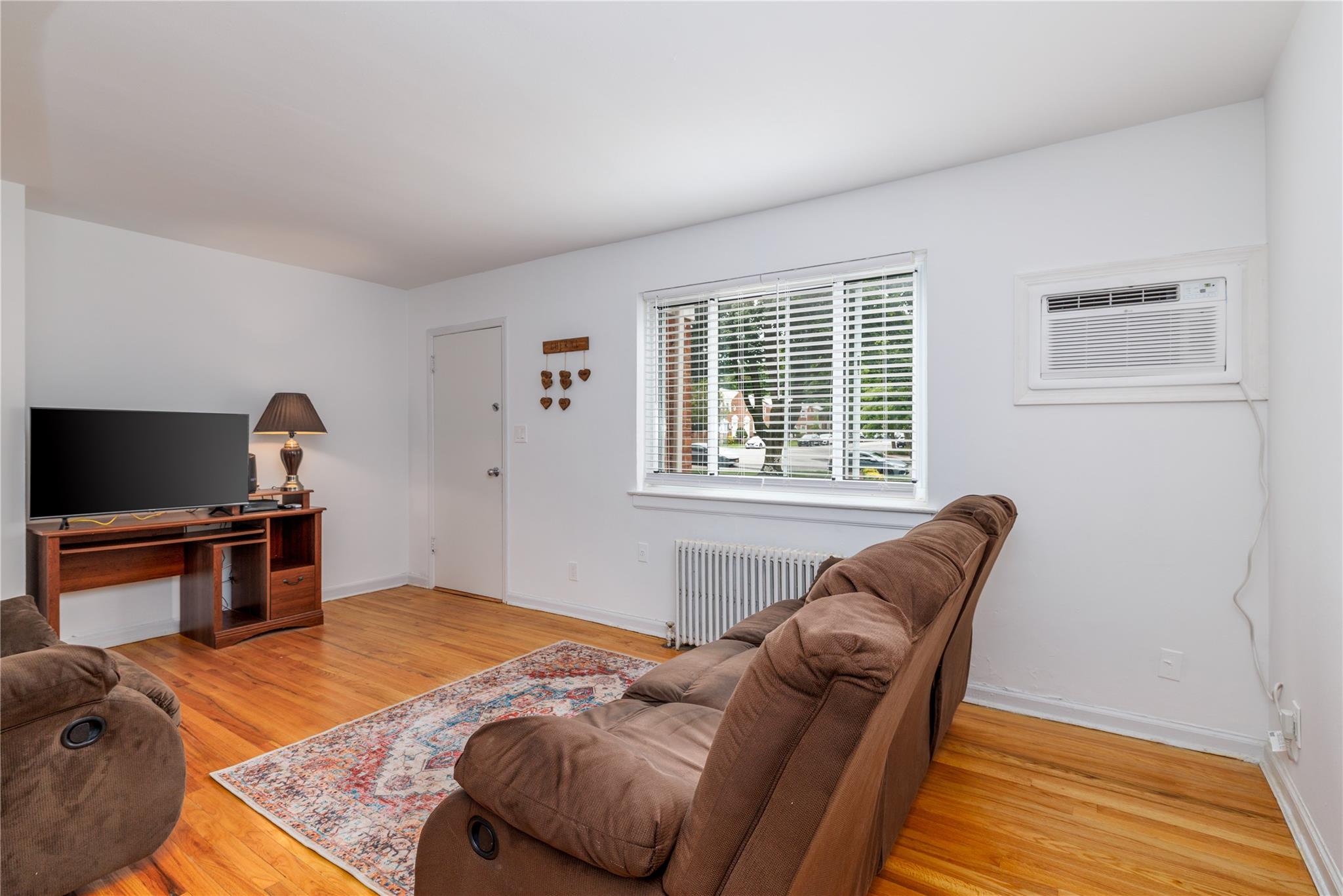 71-12 260 Street # H  1st Floor, Glen Oaks, NY 11004