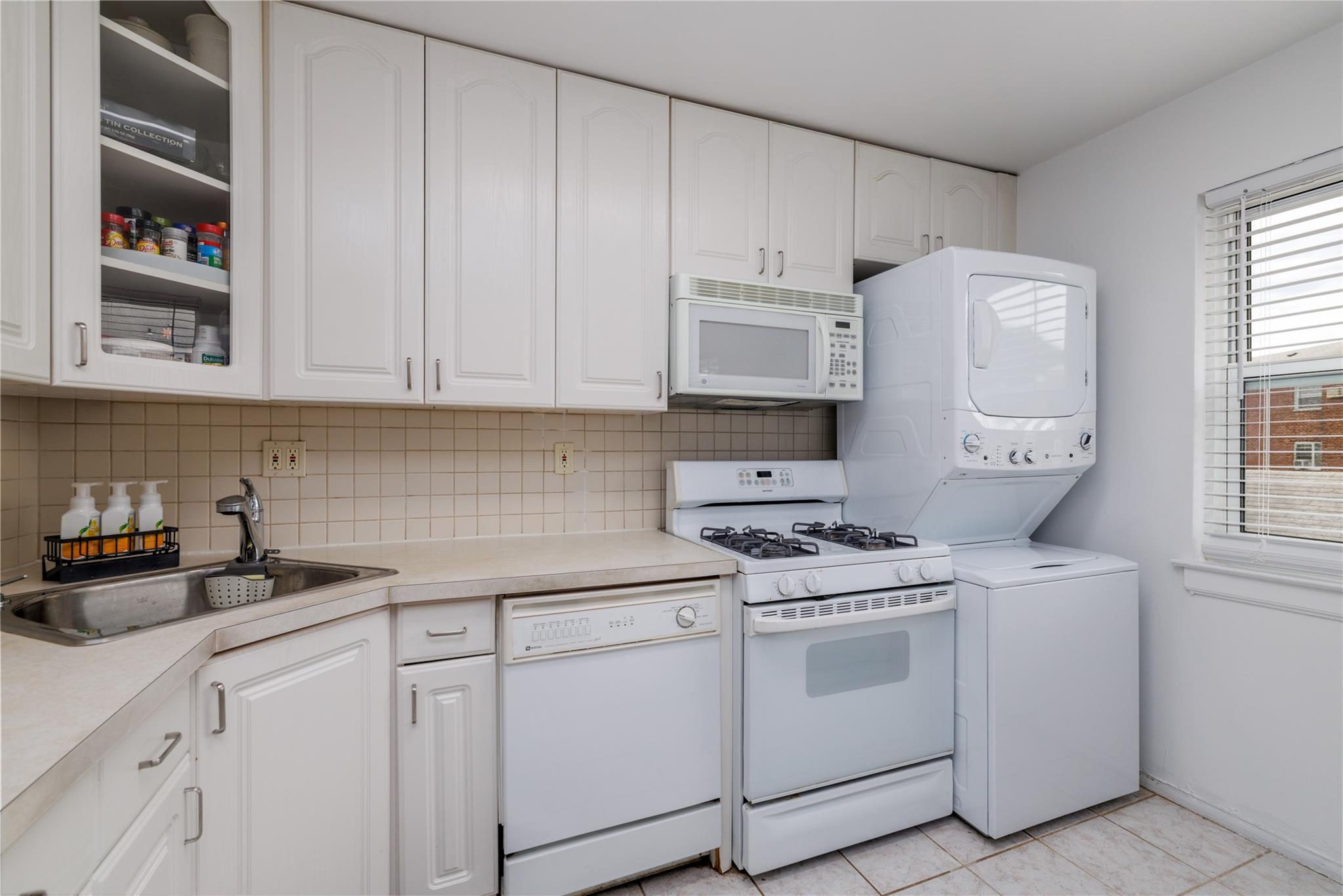 71-12 260 Street # H  1st Floor, Glen Oaks, NY 11004