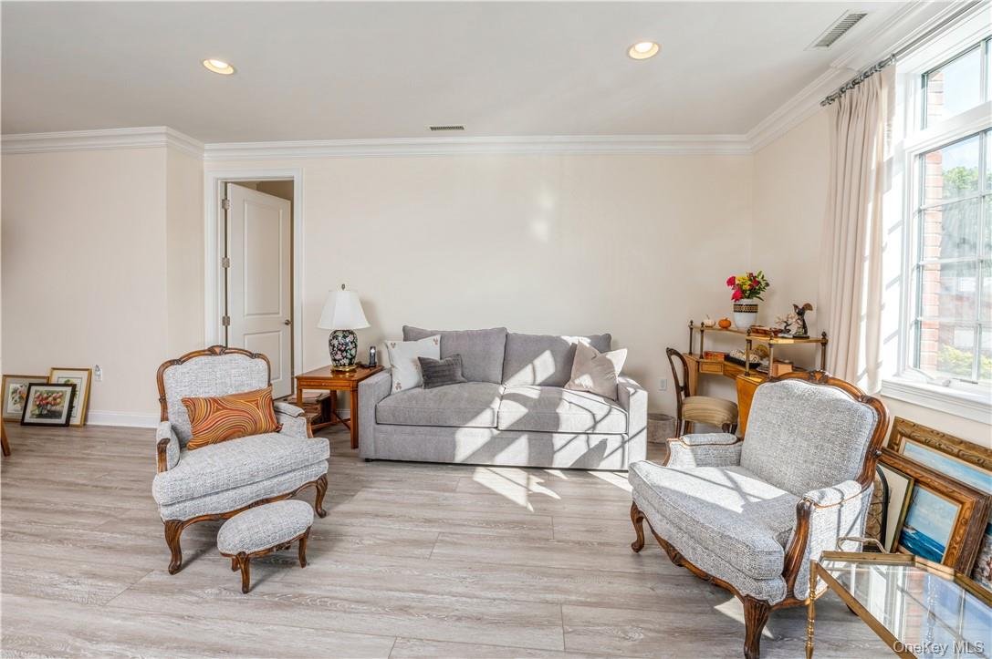 1 Christie Place # 205E, Scarsdale, NY 10583