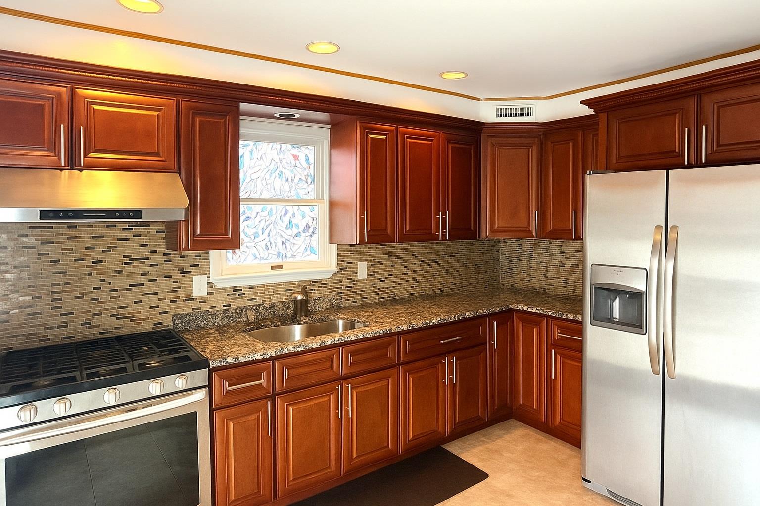 77 Hampton Place, Freeport, NY 11520