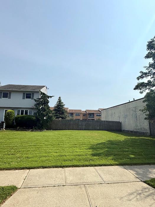 77 Hampton Place, Freeport, NY 11520