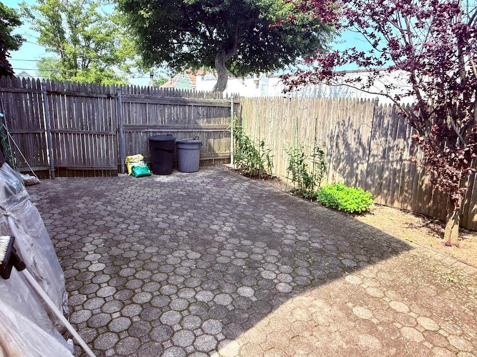 77 Hampton Place, Freeport, NY 11520