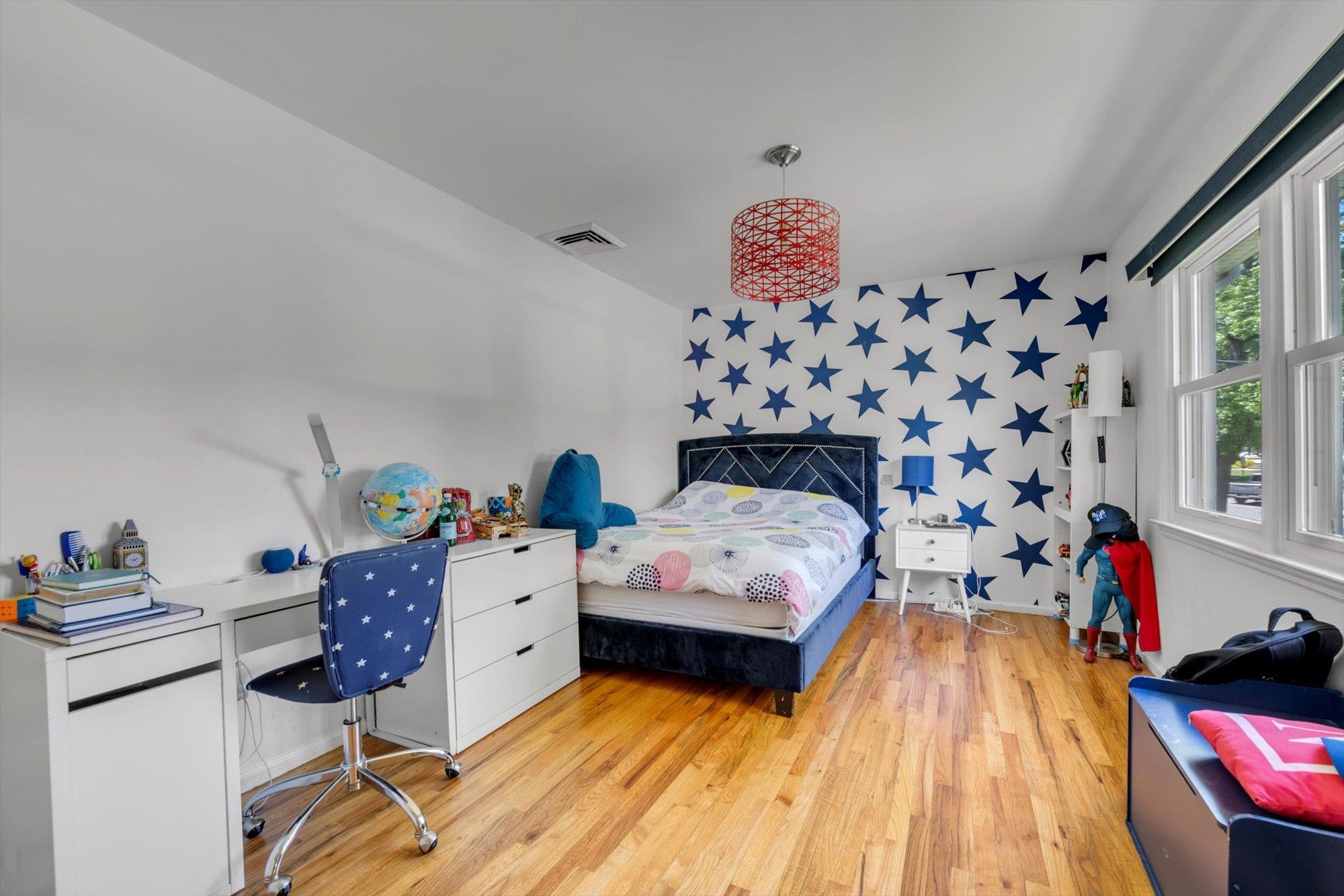 94 Fairview Avenue, Great Neck, NY 11023