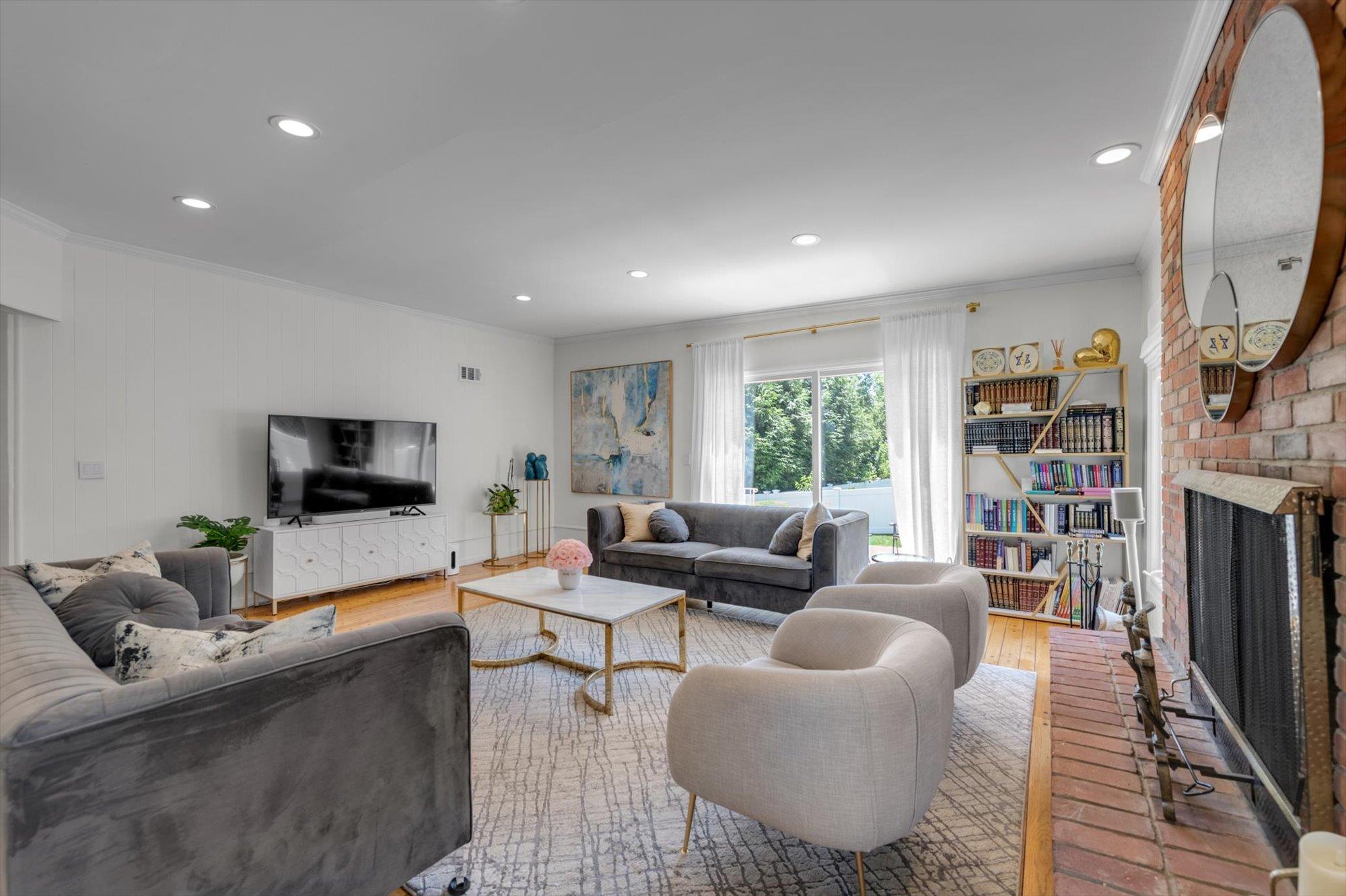 94 Fairview Avenue, Great Neck, NY 11023