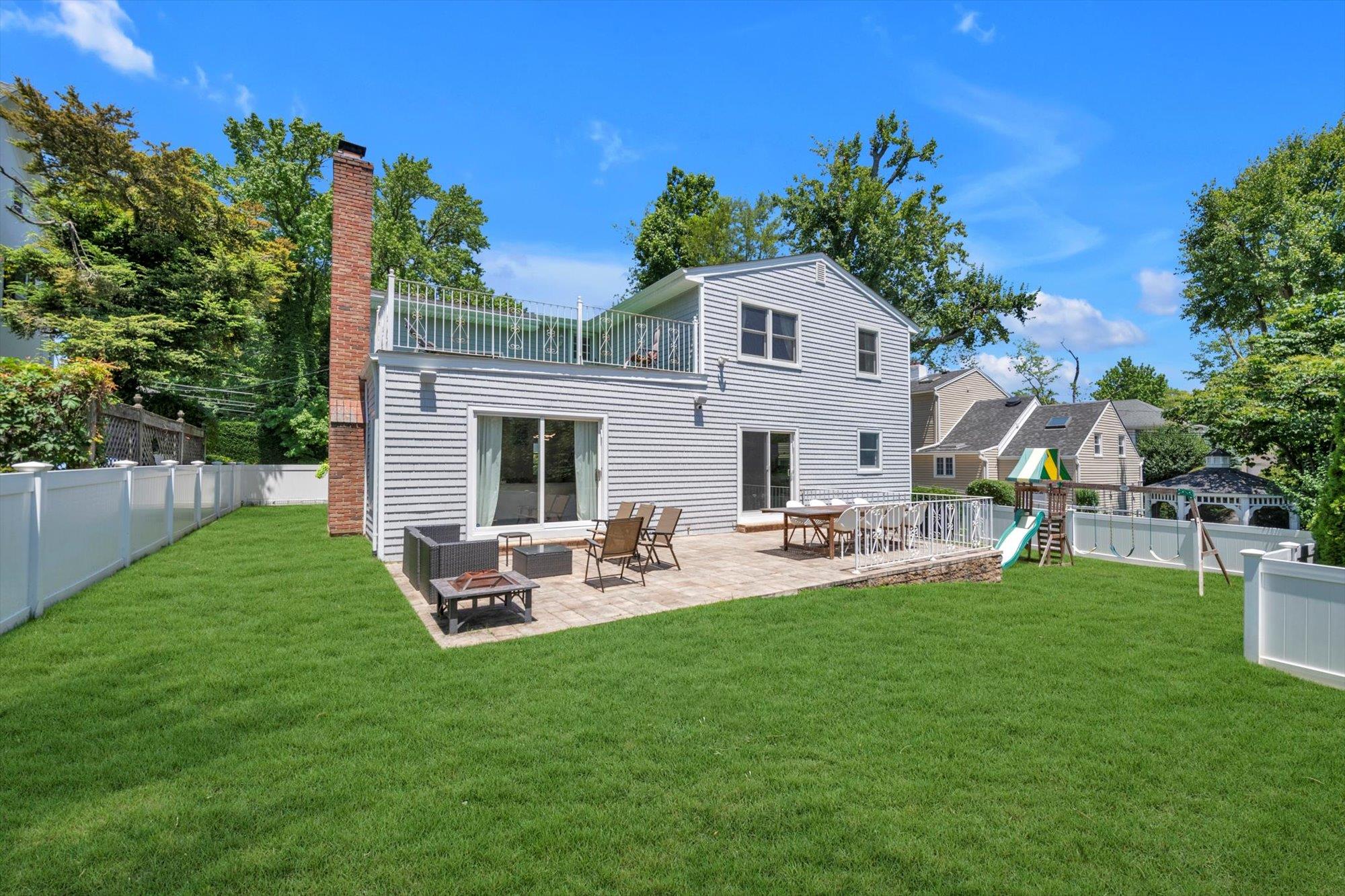 94 Fairview Avenue, Great Neck, NY 11023