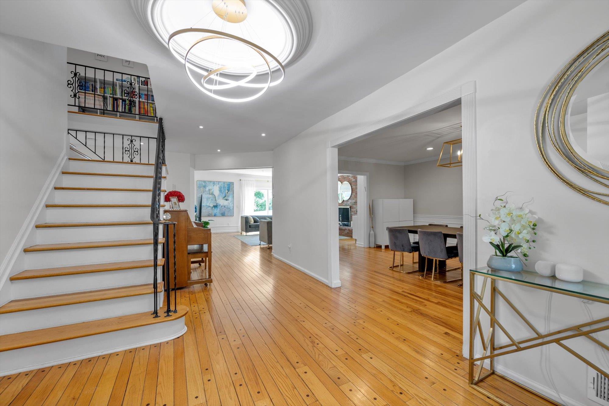 94 Fairview Avenue, Great Neck, NY 11023