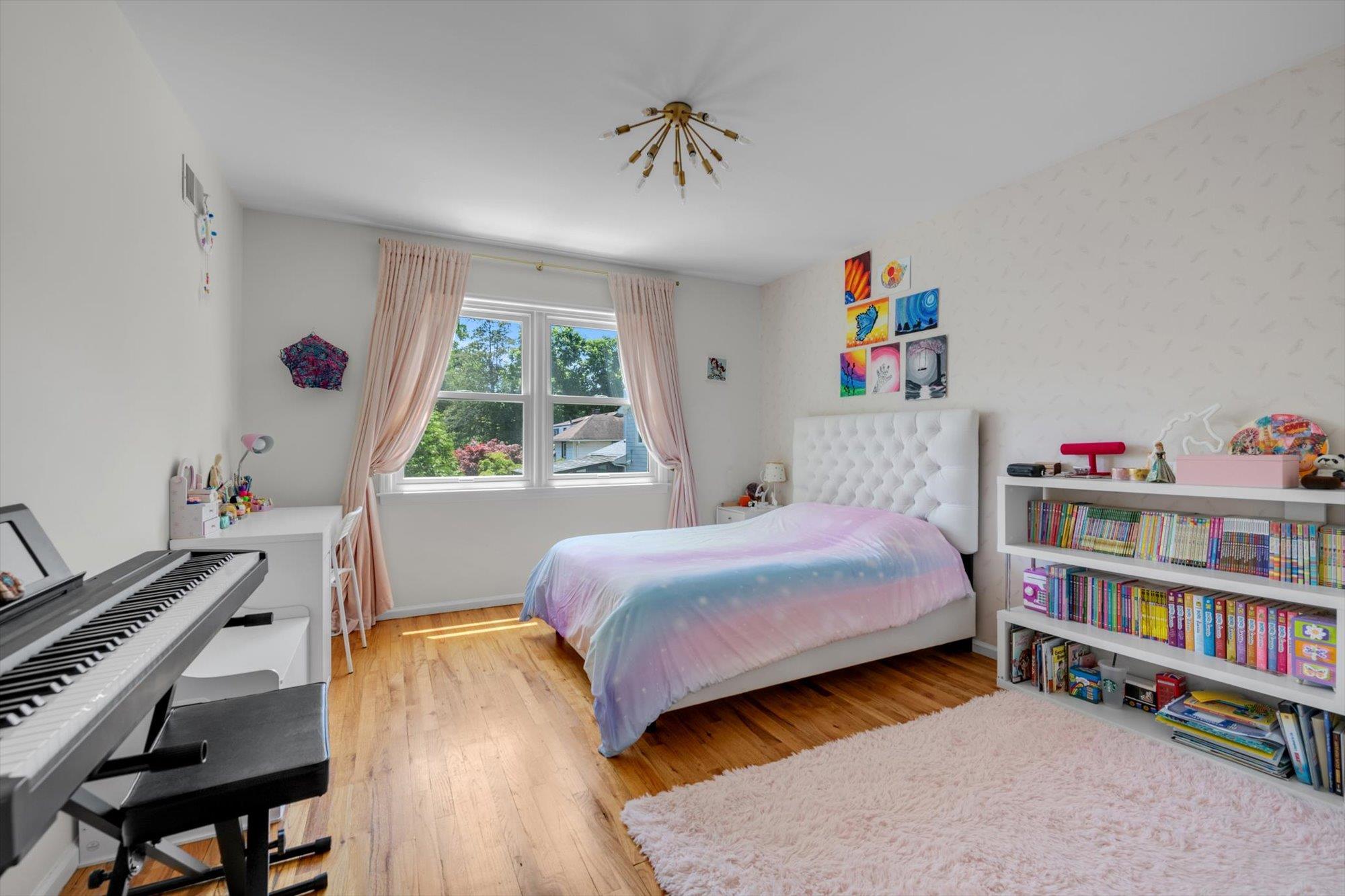 94 Fairview Avenue, Great Neck, NY 11023