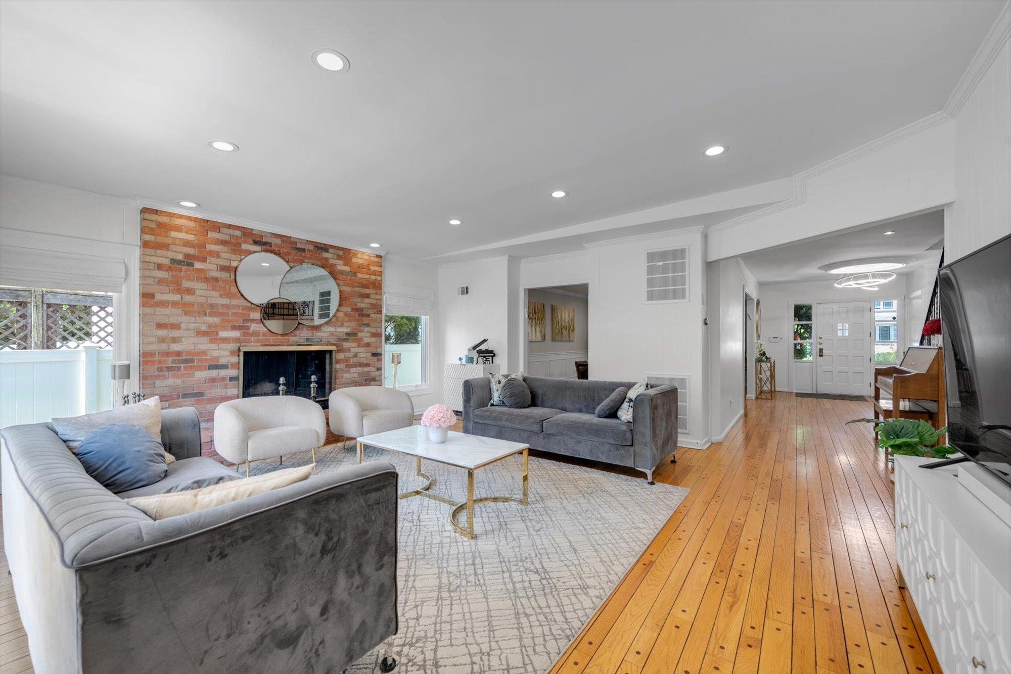 94 Fairview Avenue, Great Neck, NY 11023